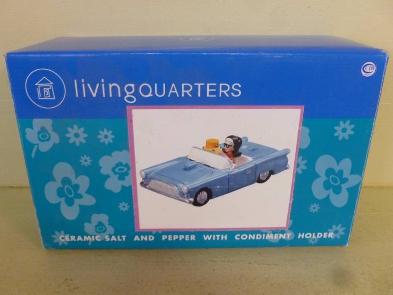 lot 238 image: Salt & Pepper Shaker Set
