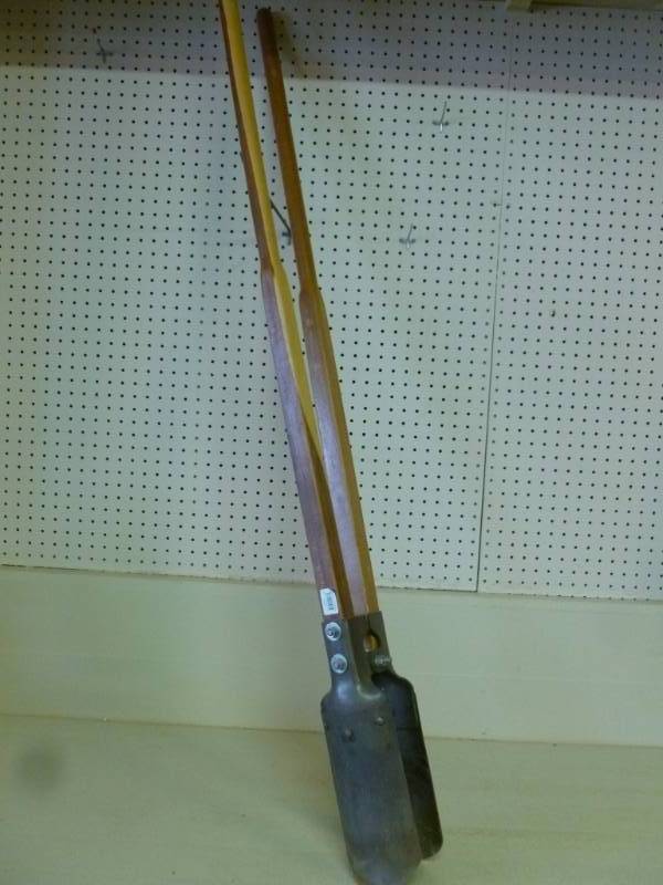 lot 253 image: Post Hole Digger