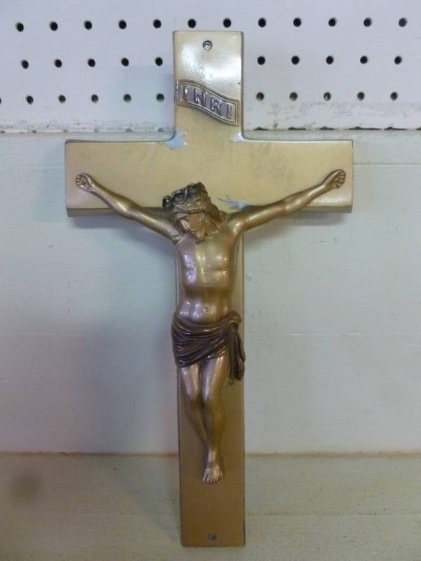 lot 254 image: Vintage Crucifix