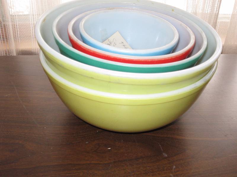 Vintage Pyrex Bowl Set - 1946