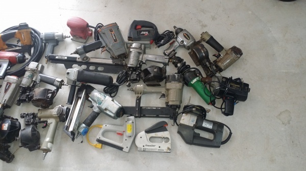 SnS Auctions # 208 Garage cleanout