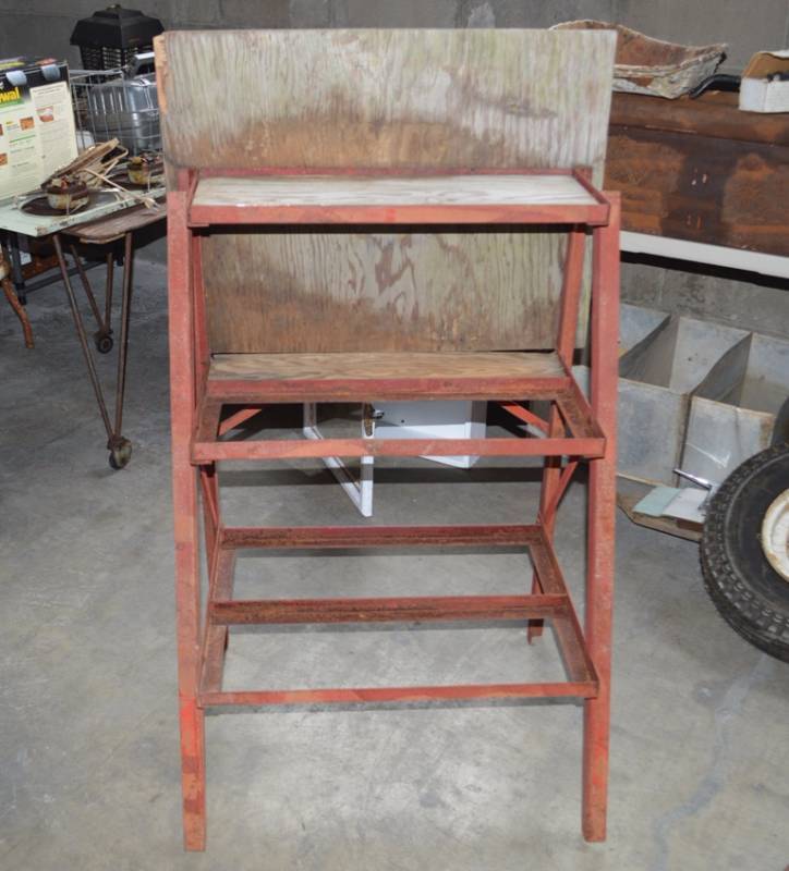 Metal Stand wWood Board