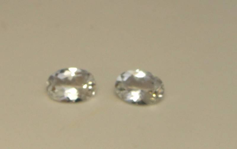 Oval pair WHITE TOPAZ