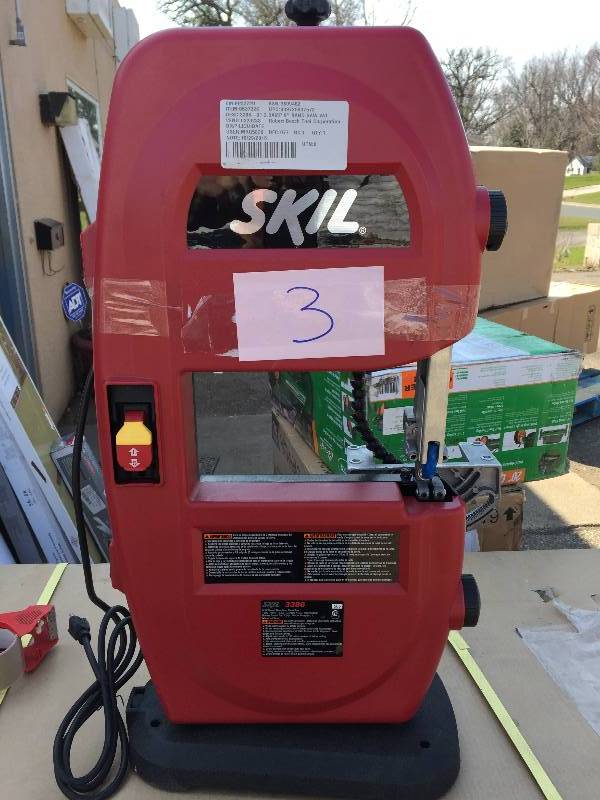 lot 3 image: Skil 2.5 Amp 9 in. Band Saw with Light in like New conditions