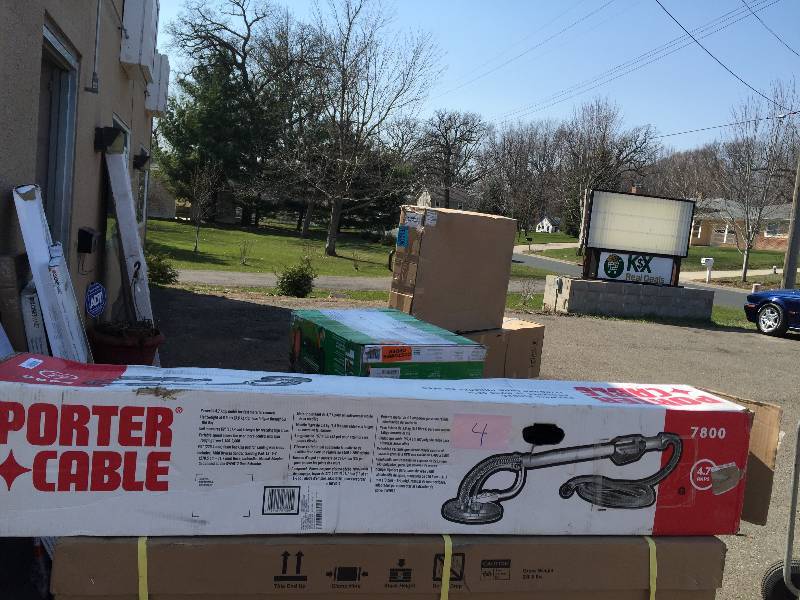 lot 4 image: Porter - Cable Drywall Sander with Dust Collection (Tool-Only) Model # 7800 NEW