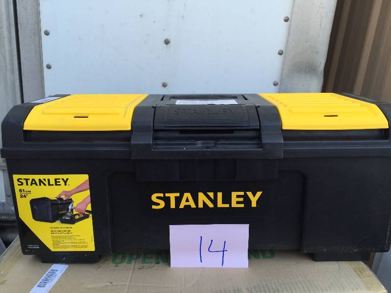lot 14 image: Stanley 24 in. One Touch Latch Tool Box new