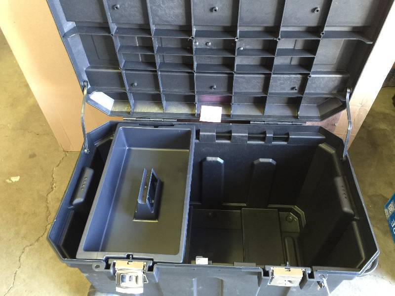 lot 16 image: Stanley 20.47 in. Mobile Job Box