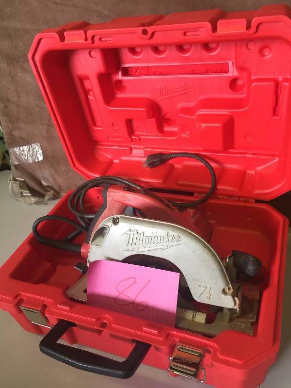 lot 86 image: Milwaukee 15 Amp 7-14 in. TILT-LOK Circular Saw