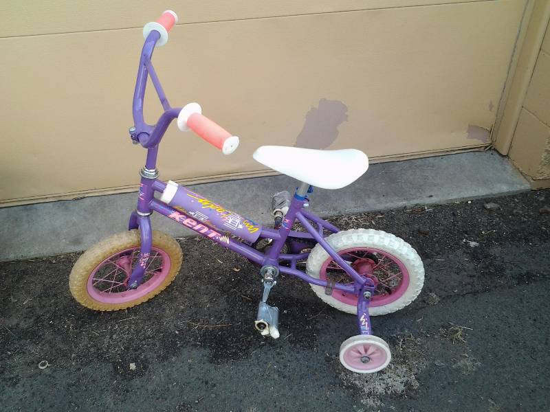 lot 4 image: Kent Lady 12 Inch Girls Bike