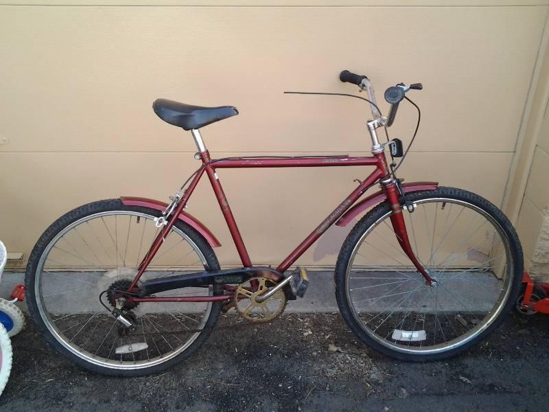 lot 9 image: Greatland Touring 6 Speed 26 Inch Boys Bike