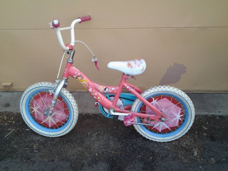 lot 19 image: Disney 16 Inch Girls bike