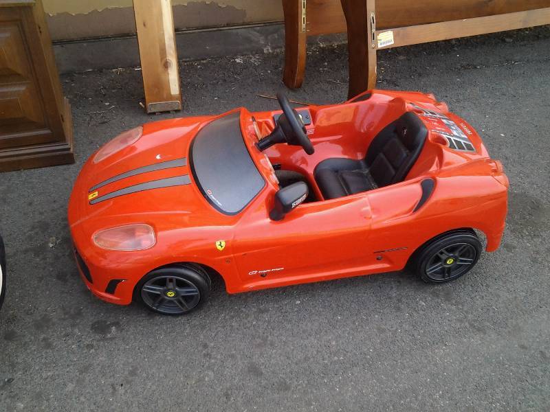 lot 24 image: Kiddie Ferarri Has Drive Motor & Battery But No Charger