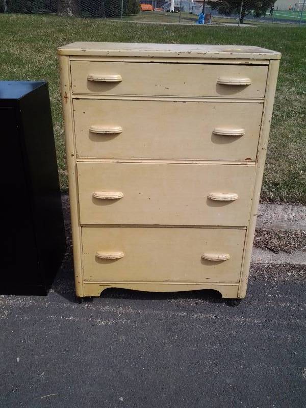 lot 36 image: Old 4 Drawer Chest