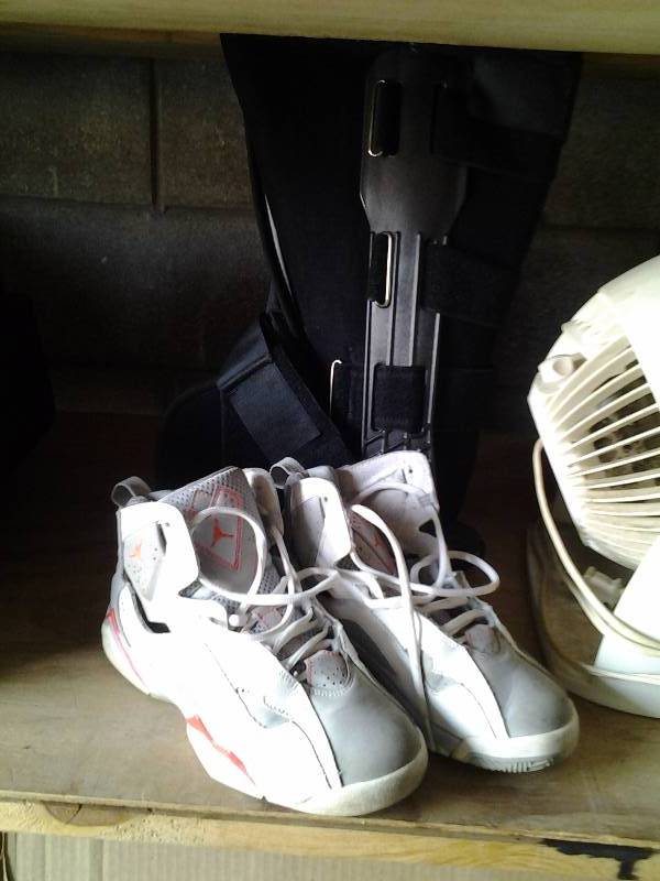 lot 48 image: Michael Jordan High Tops Mens size 6Y