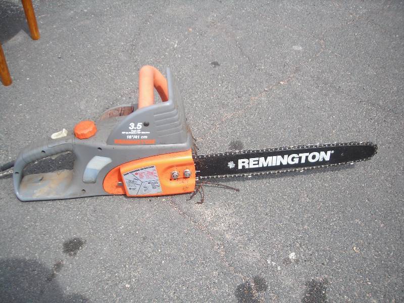 lot 57 image: Remington 3.5 HP 16 Inch Electric Chain Saw