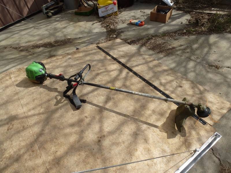 lot 34 image: Green Machine Weed Trimmer
