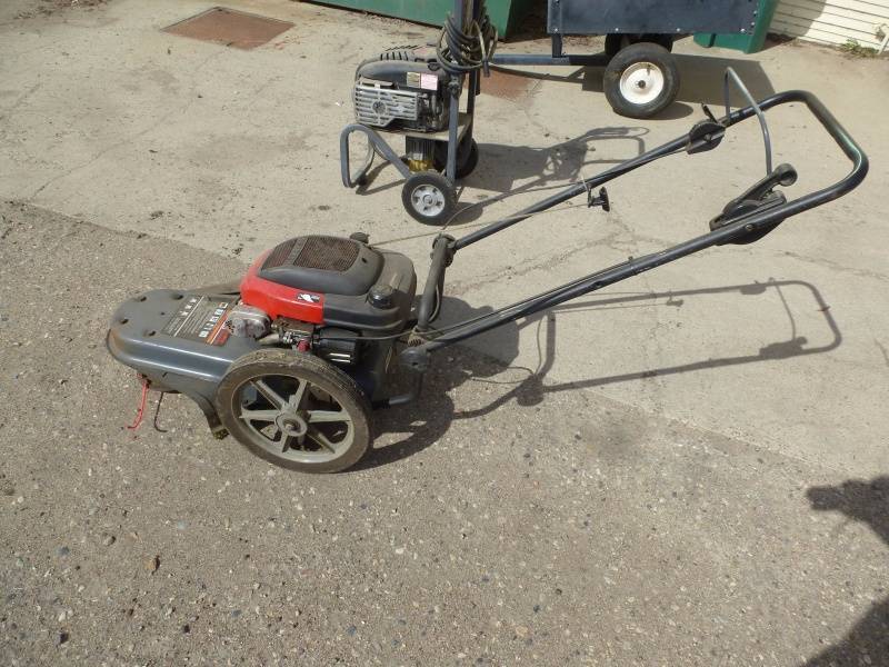 lot 38 image: Craftsmen Weed Trimmer