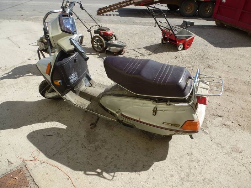 lot 41 image: 1984 Yamaha 180 Scooter