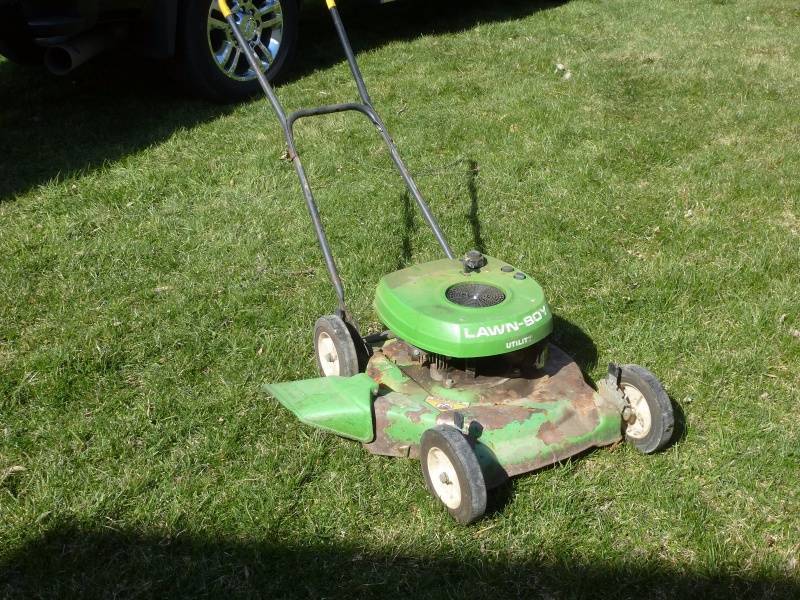 lot 44 image: Lawn Boy Lawn mower