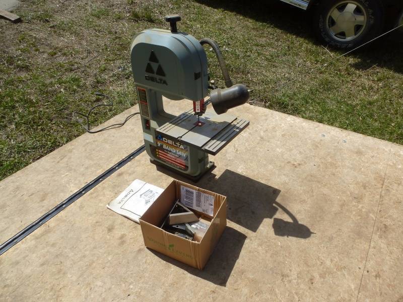 lot 45 image: Delta Band Saw