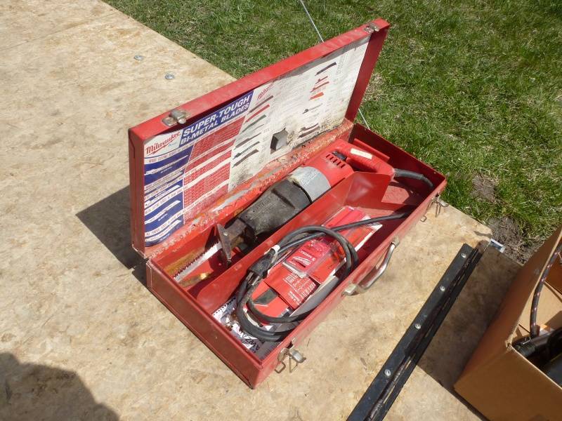 lot 49 image: Milwaukee Reciprocating Saw