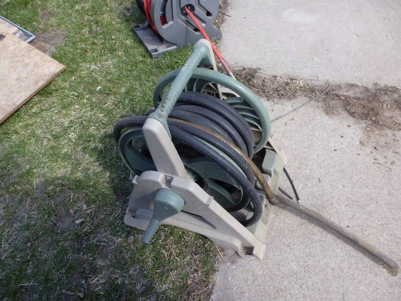 lot 56 image: Sun Cast Hose Caddy