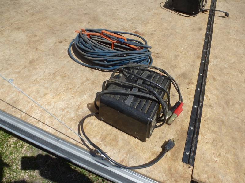 lot 59 image: Sports Power Battery Charger