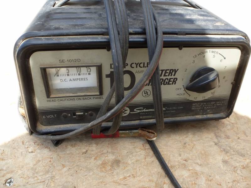 lot 60 image: Schumacher Deep Cycle Battery Charger