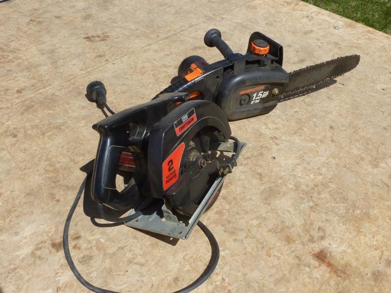 lot 61 image: Craftsmen Saw, Remington Chain Saw