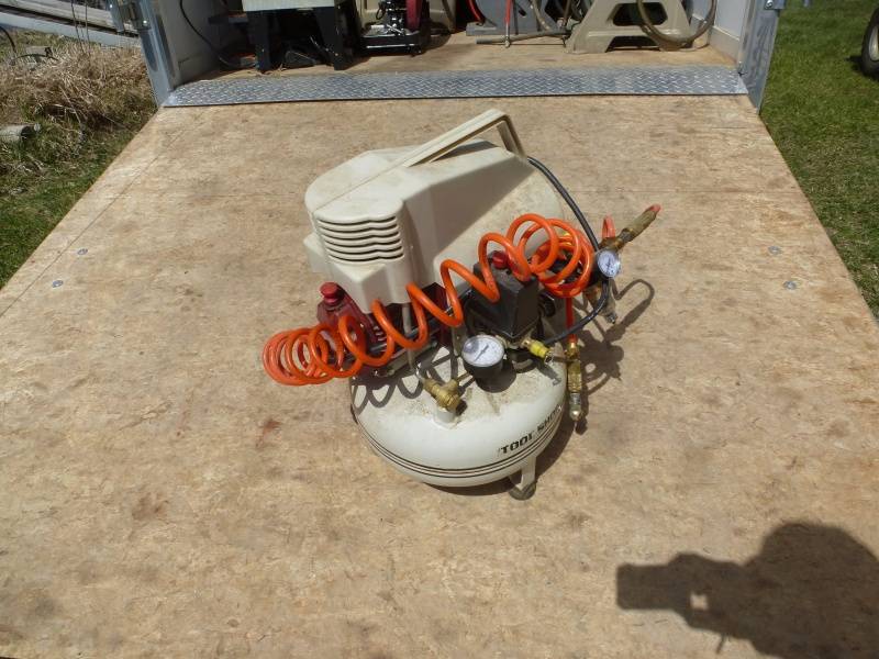 lot 66 image: Tool Shop Pancake Compressor