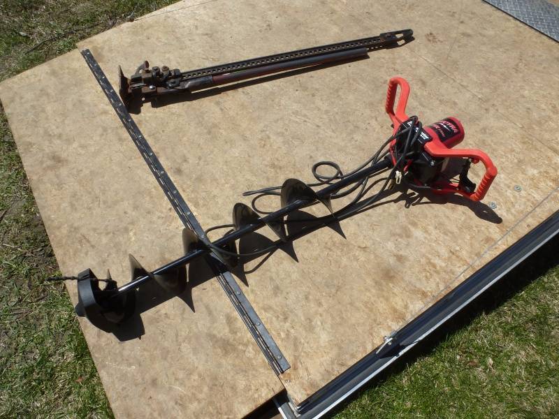 lot 89 image: Strike Master Ice Auger