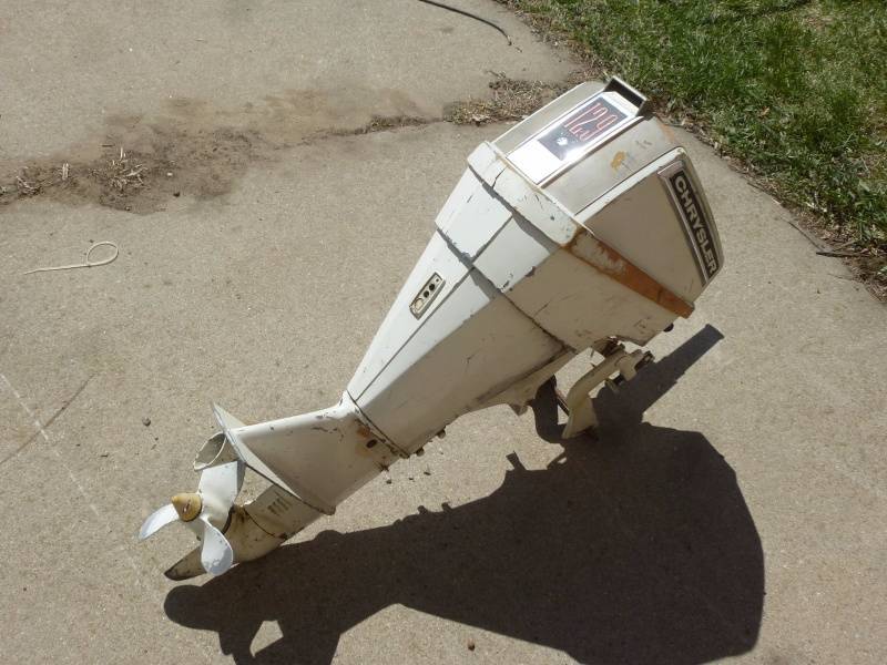 lot 91 image: Antique Chrysler Outboard Motor