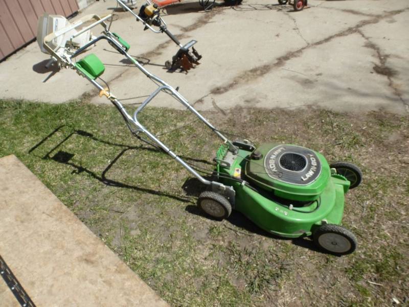 lot 92 image: Lawn Boy Lawn mower