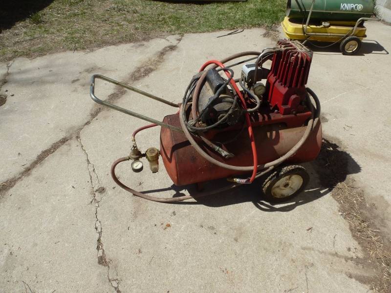 lot 95 image: Air Compressor