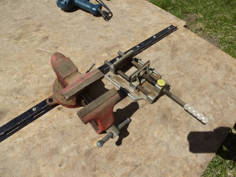 lot 103 image: Bench Vices