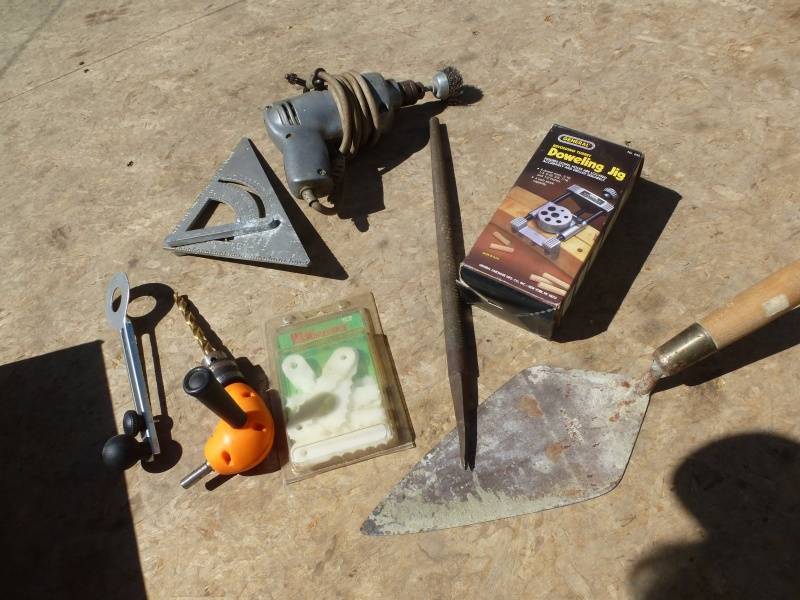 lot 112 image: Dowling Jig, Speed Square, Cement trowel, Hand drill