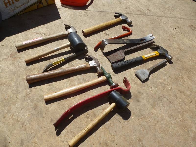 lot 113 image: Assorted Hammers & Bars