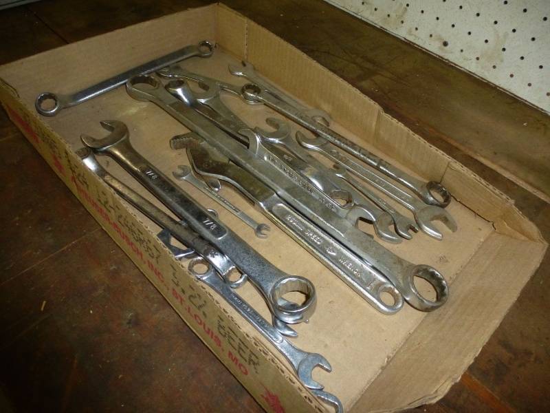 lot 119 image: Assorted box of Combination wrenches