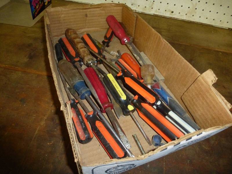 lot 120 image: Assorted Screw drivers Flat