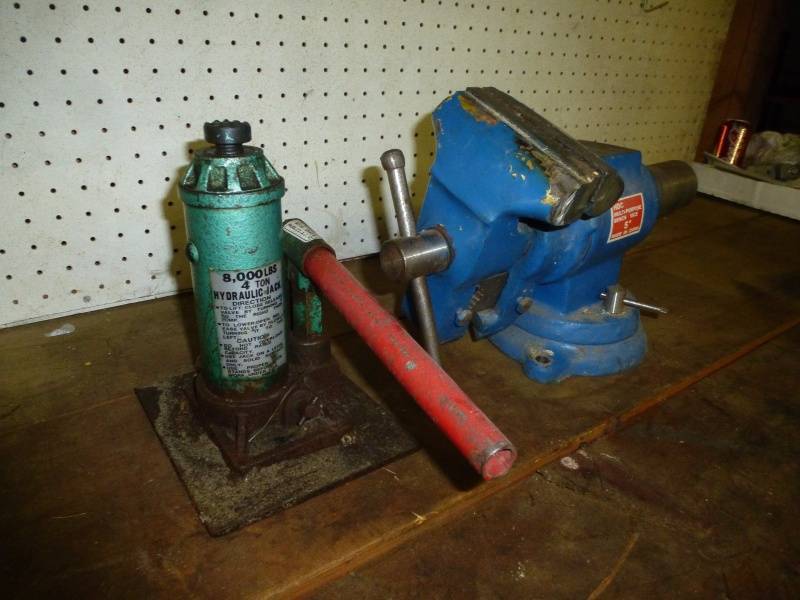 lot 133 image: HDC Vice & Hydraulic jack
