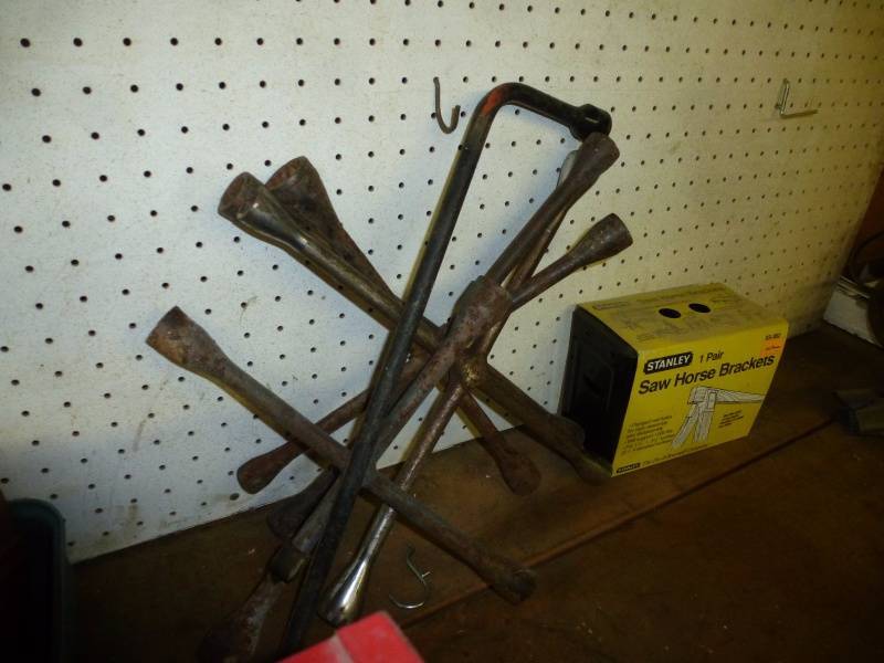 lot 155 image: Tire T Bar Wrenches