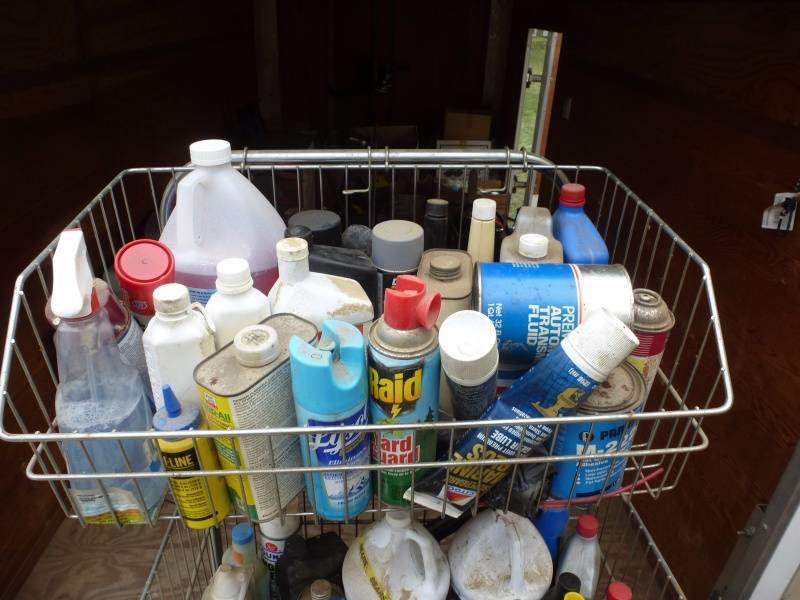 lot 167 image: Wire Rack with Assorted Oils