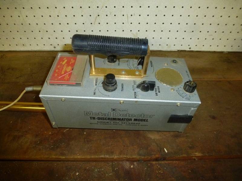 lot 170 image: Metal Detector
