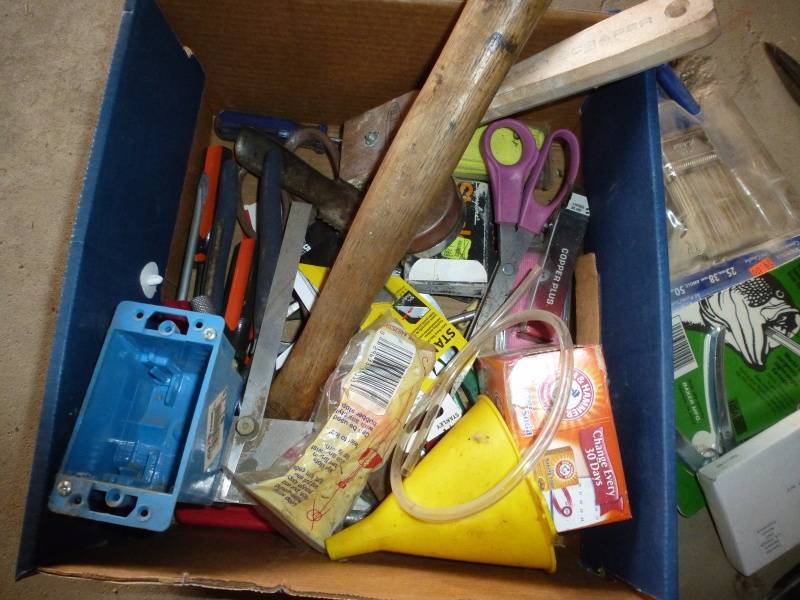 lot 175 image: Assorted Tin Snipps