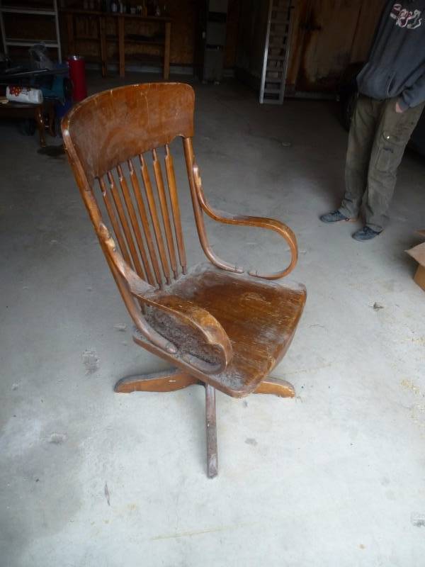 lot 177 image: Antique Rocking Chair