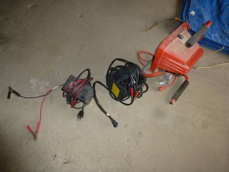 lot 181 image: Battery Tenders, Light,