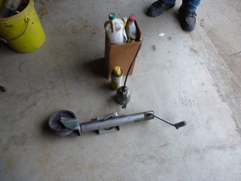 lot 185 image: Boat Trailer Jack, Oil can and more