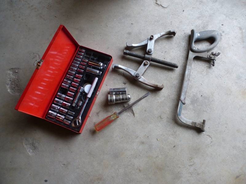 lot 186 image: Socket set, Bearing puller ,