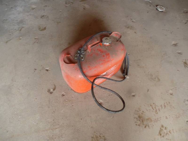lot 189 image: Boat Gas Tank