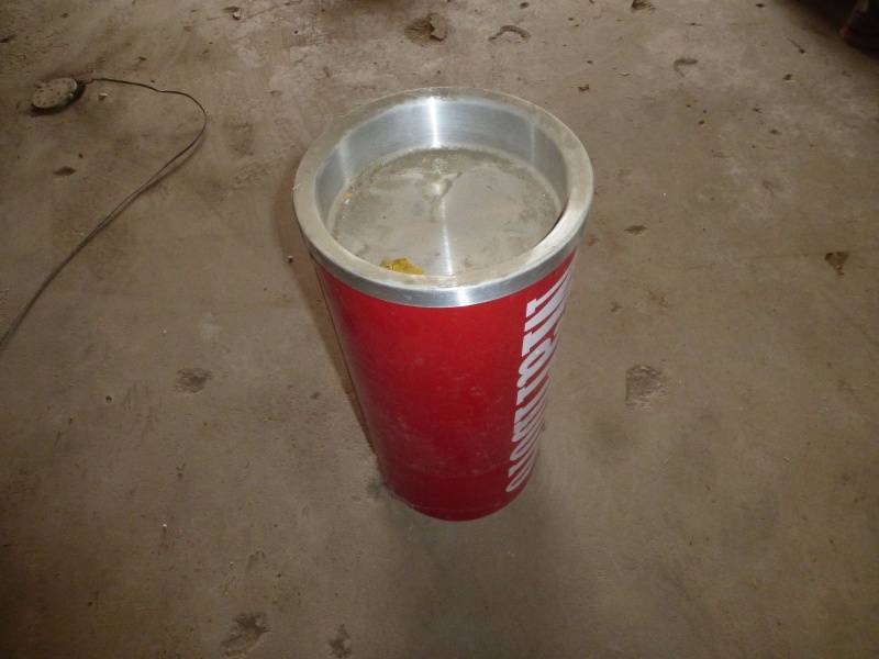 lot 190 image: Marlboro Cigarette Ash Tray